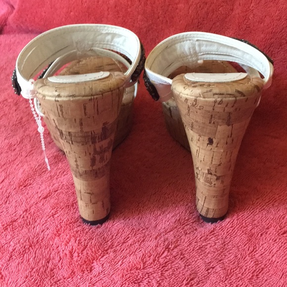 * 2 LIPS TOO WEDGED BEADED SANDALS NEW! - Picture 5 of 6